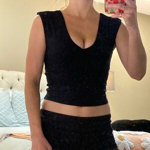 🌼 Athleta v-neck workout top